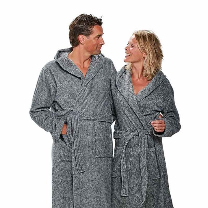 Een badjas die te groot is