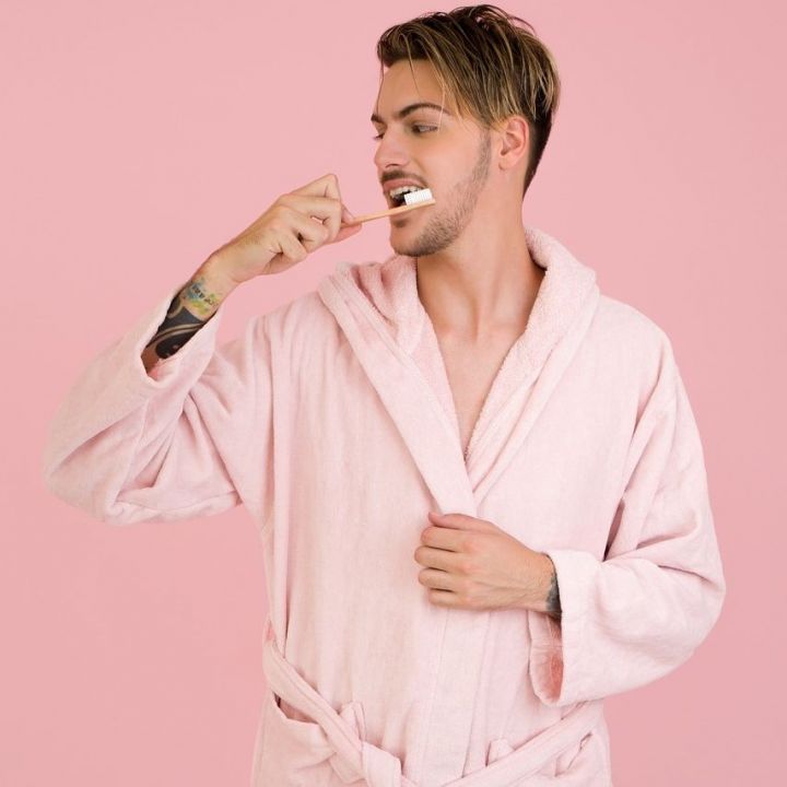 Kun je als man een damesbadjas dragen?