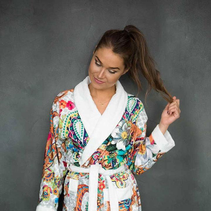 Lekker nazomeren in een korte badjas