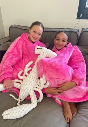 Draagbare deken met capuchon & mouwen - kind - roze