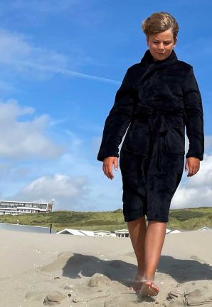 zwarte kinderbadjas fleece - relax company - sjaalkraag - lang badjas model