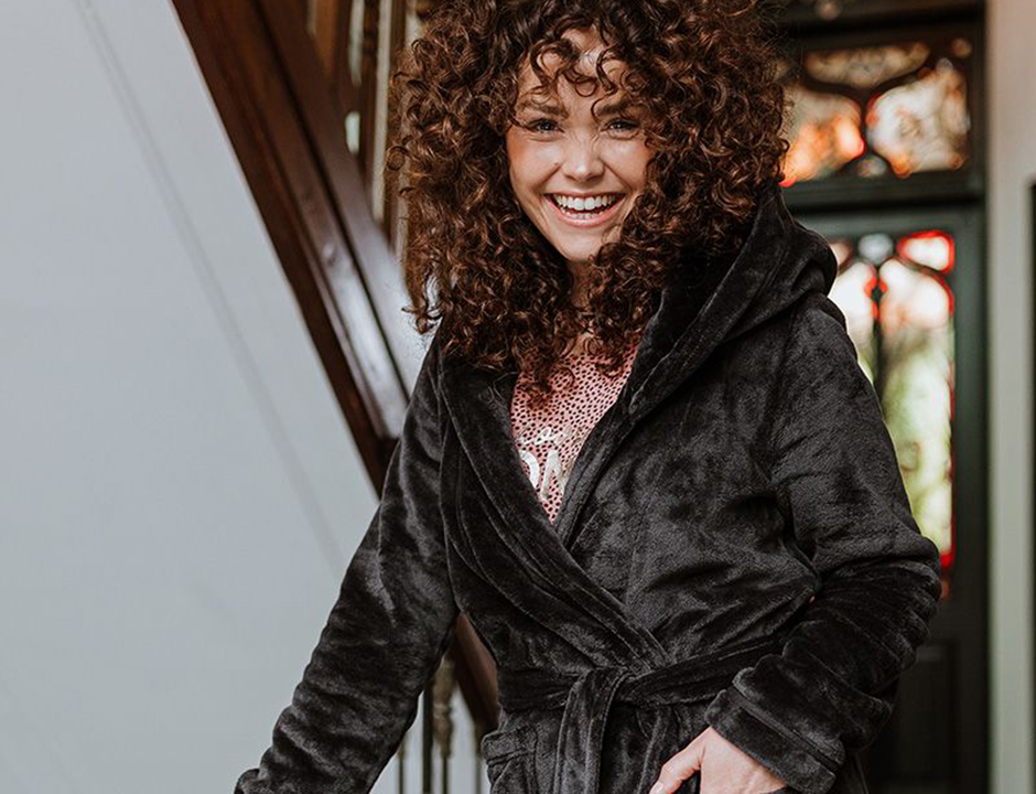 Damesbadjas fleece zwart met capuchon - Charlie Choe 