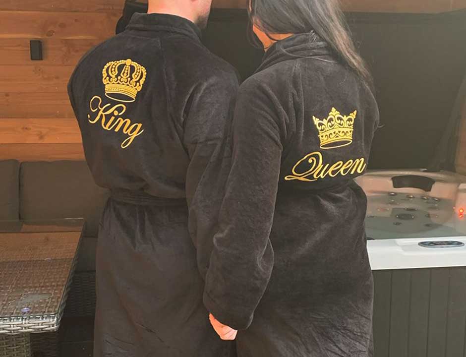 Velours badjas met kroon + naam borduring