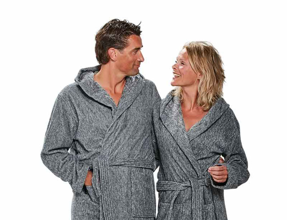 Maken Moet Wijden Naar de sauna met je partner? Vergeet de matchende badjassen niet!