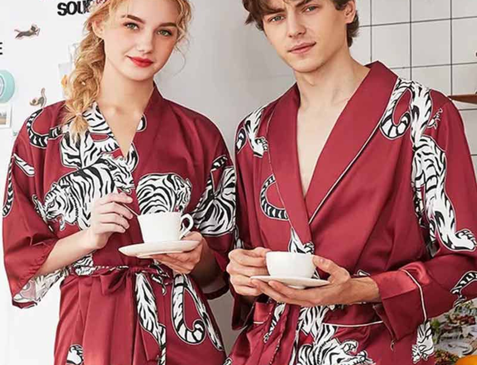 Satijnen dameskimono tijgers - bordeaux