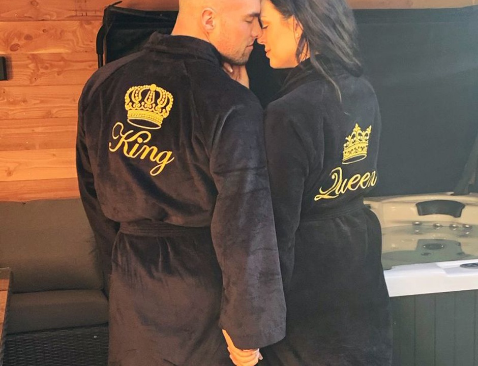 Velours badjas met kroon + naam borduring